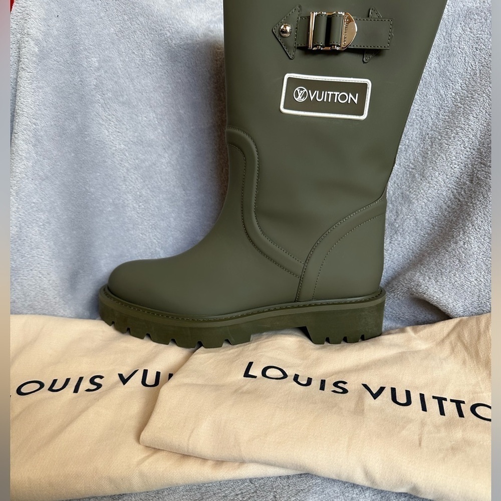 Louis Vuitton Rubber Calfskin Territory Flat Half Boots - Picture 7 of 10